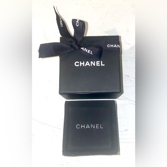 Auth CHANEL Empty Presentation Jewelry Display Gift Storage Box Felt Ring Holder - Picture 9 of 9